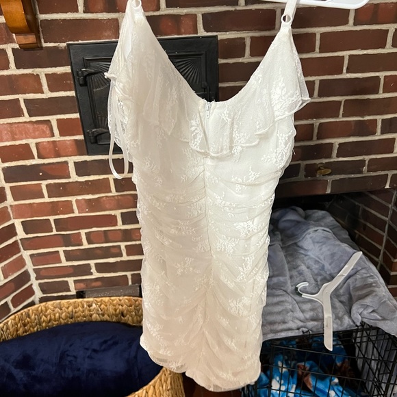 Shape fitting white dress - Picture 4 of 4